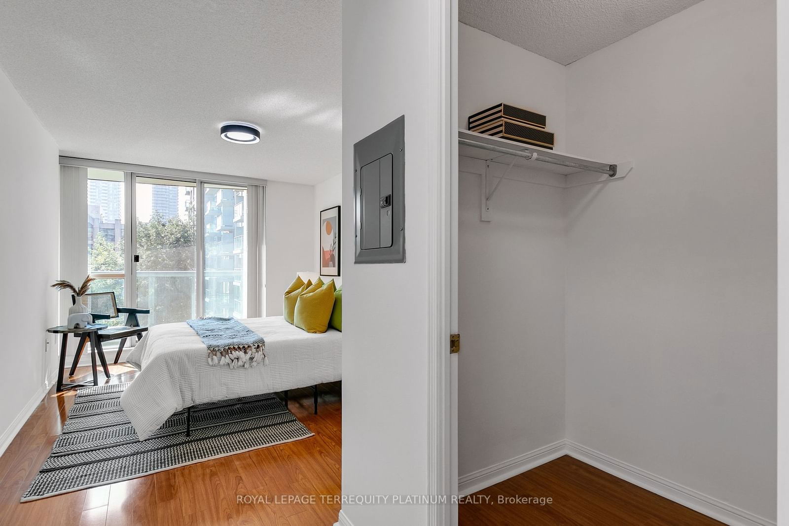 109 Front St E, unit 411 for sale - image #14