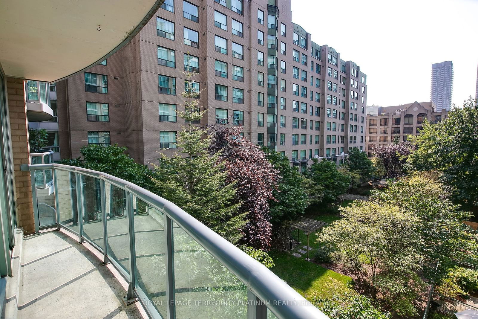 109 Front St E, unit 411 for sale