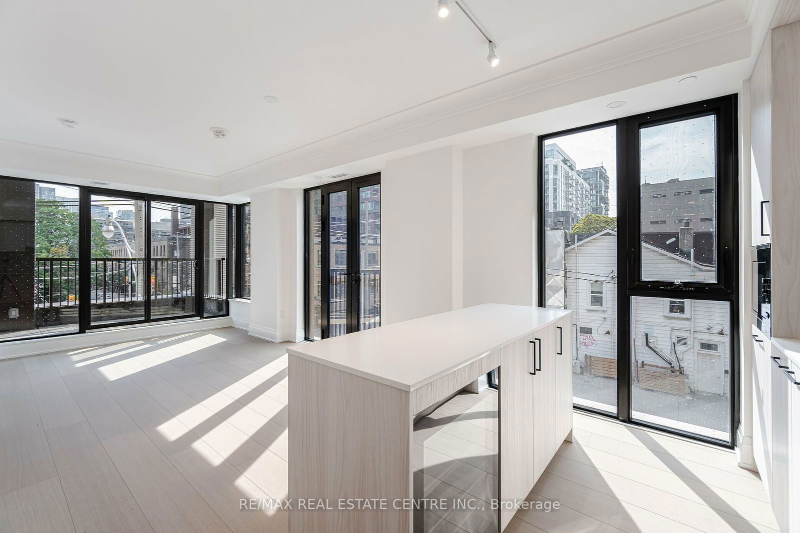 123 Portland St, unit 210 for rent - image #10