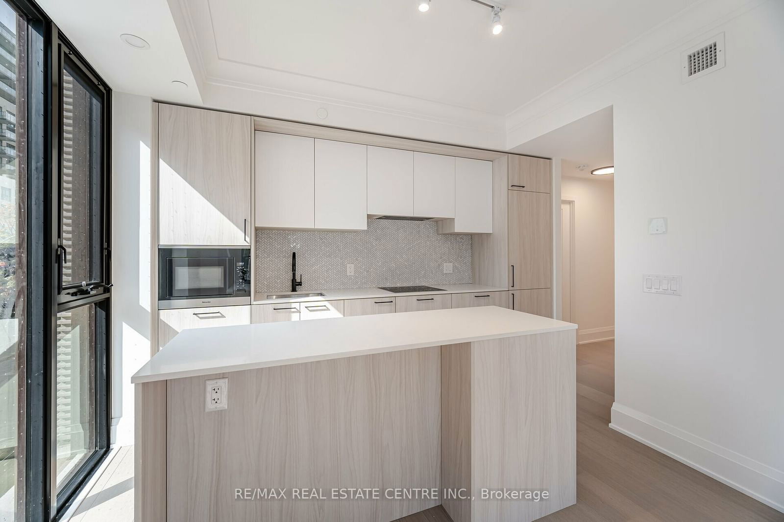 123 Portland St, unit 210 for rent - image #7