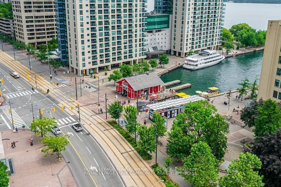 208 Queens Quay W, unit 1406 for rent