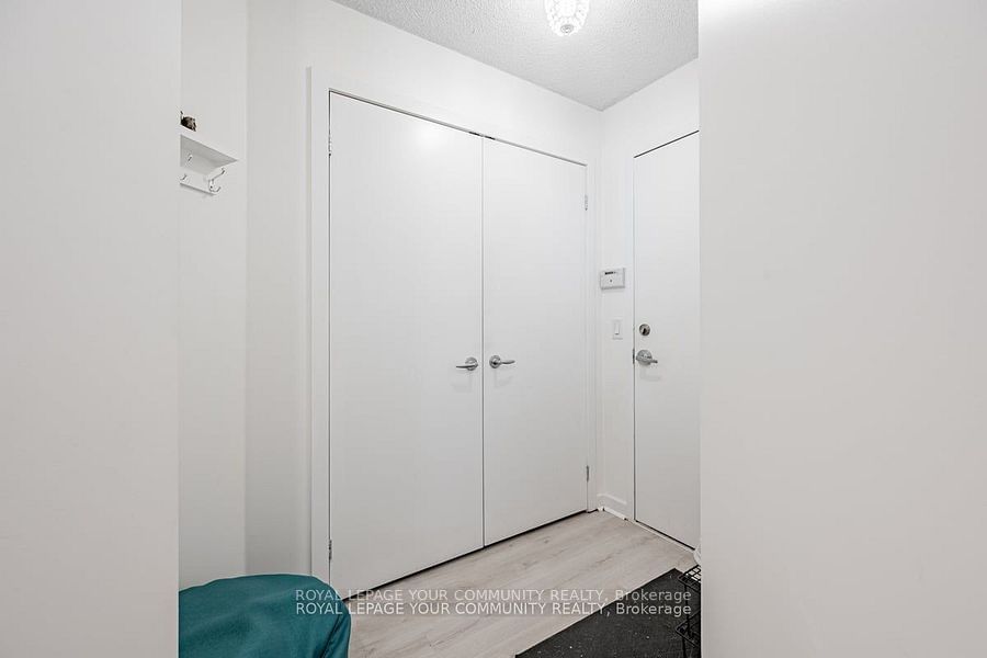 208 Queens Quay W, unit 1406 for rent - image #2