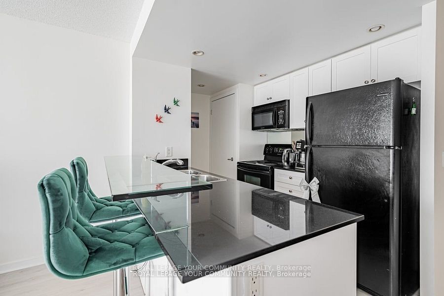 208 Queens Quay W, unit 1406 for rent