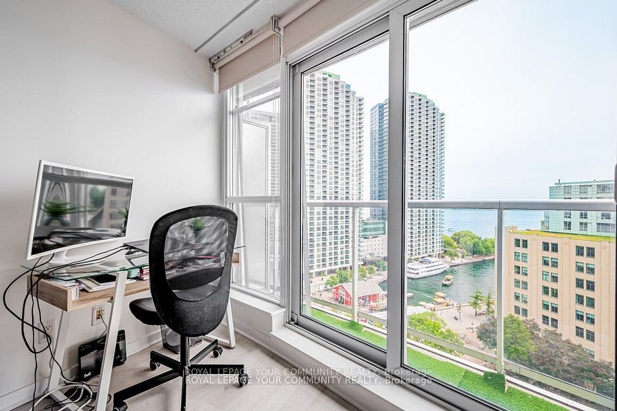 208 Queens Quay W, unit 1406 for rent