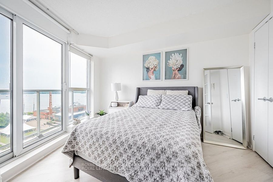 208 Queens Quay W, unit 1406 for rent - image #8