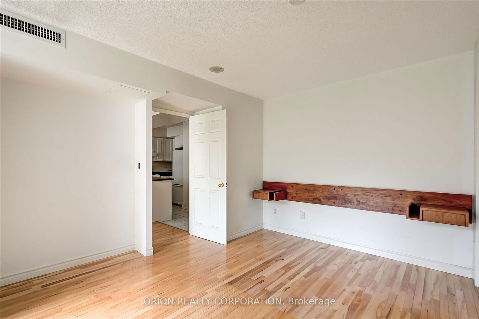 253 Merton St, unit 502 for sale - image #10