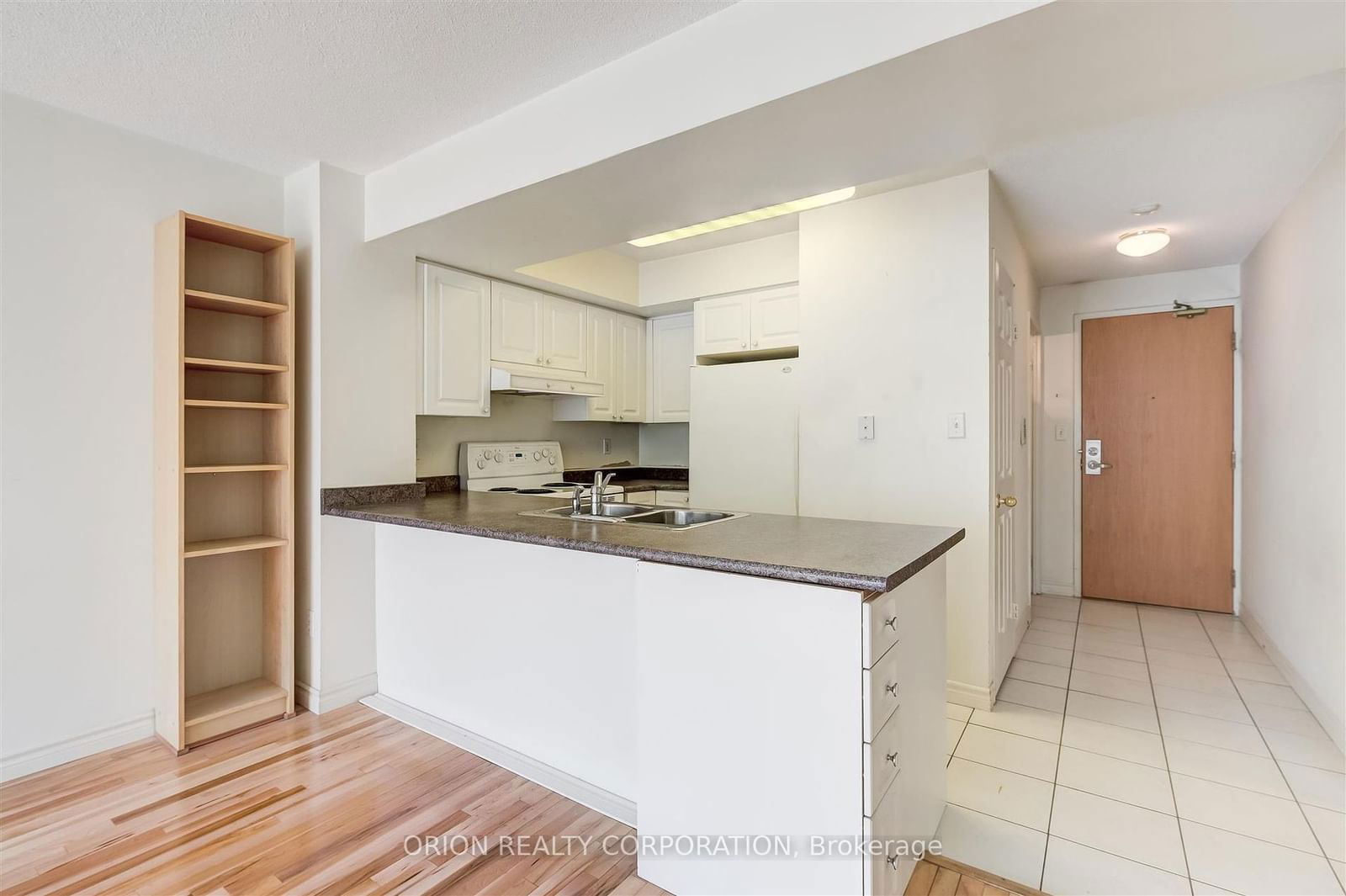 253 Merton St, unit 502 for sale