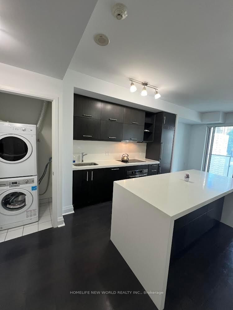 65 St Mary St, unit 1511 for rent - image #3