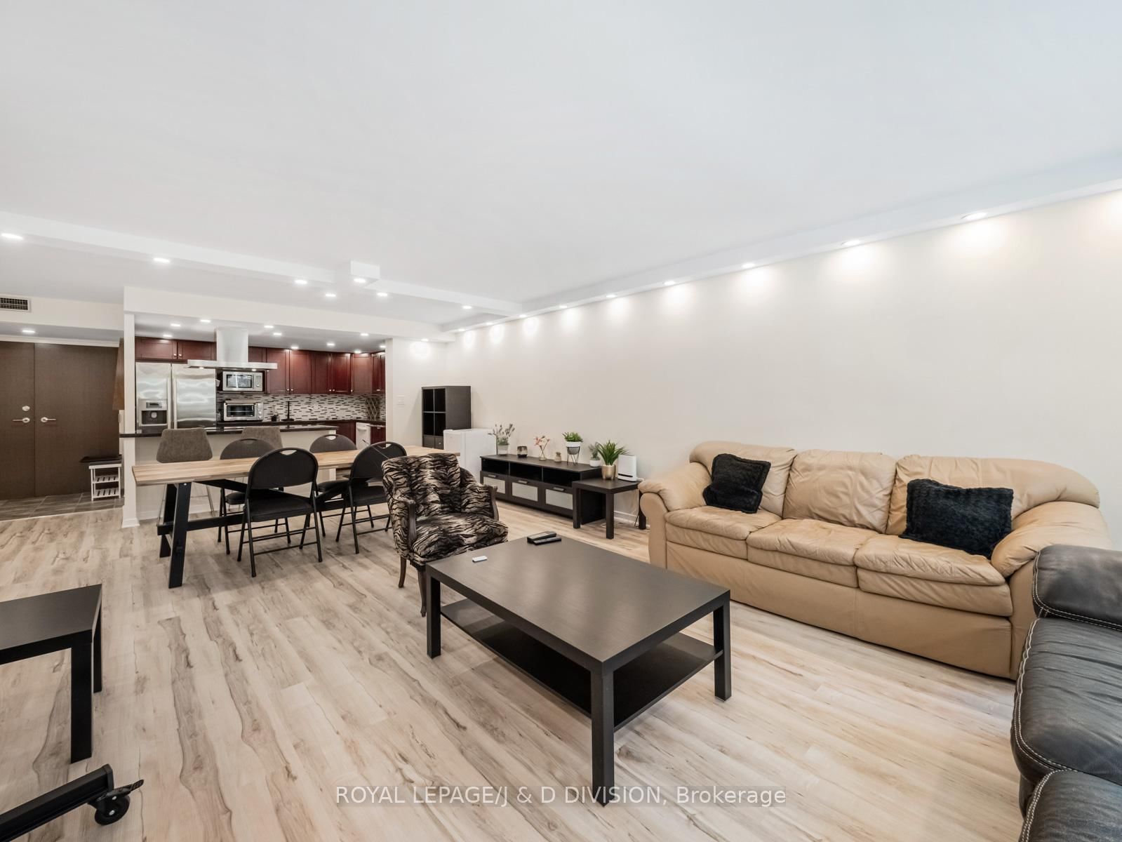 71 Charles St E, unit 205 for rent - image #11