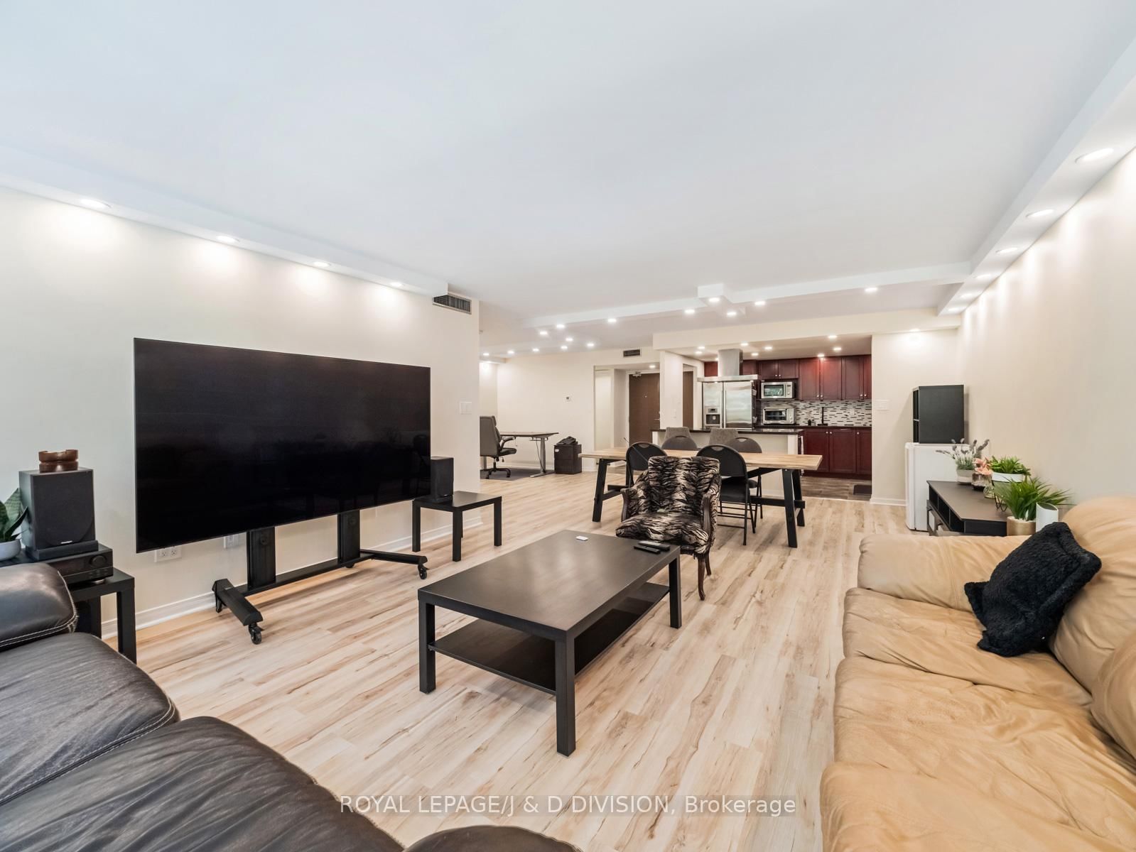 71 Charles St E, unit 205 for rent - image #12