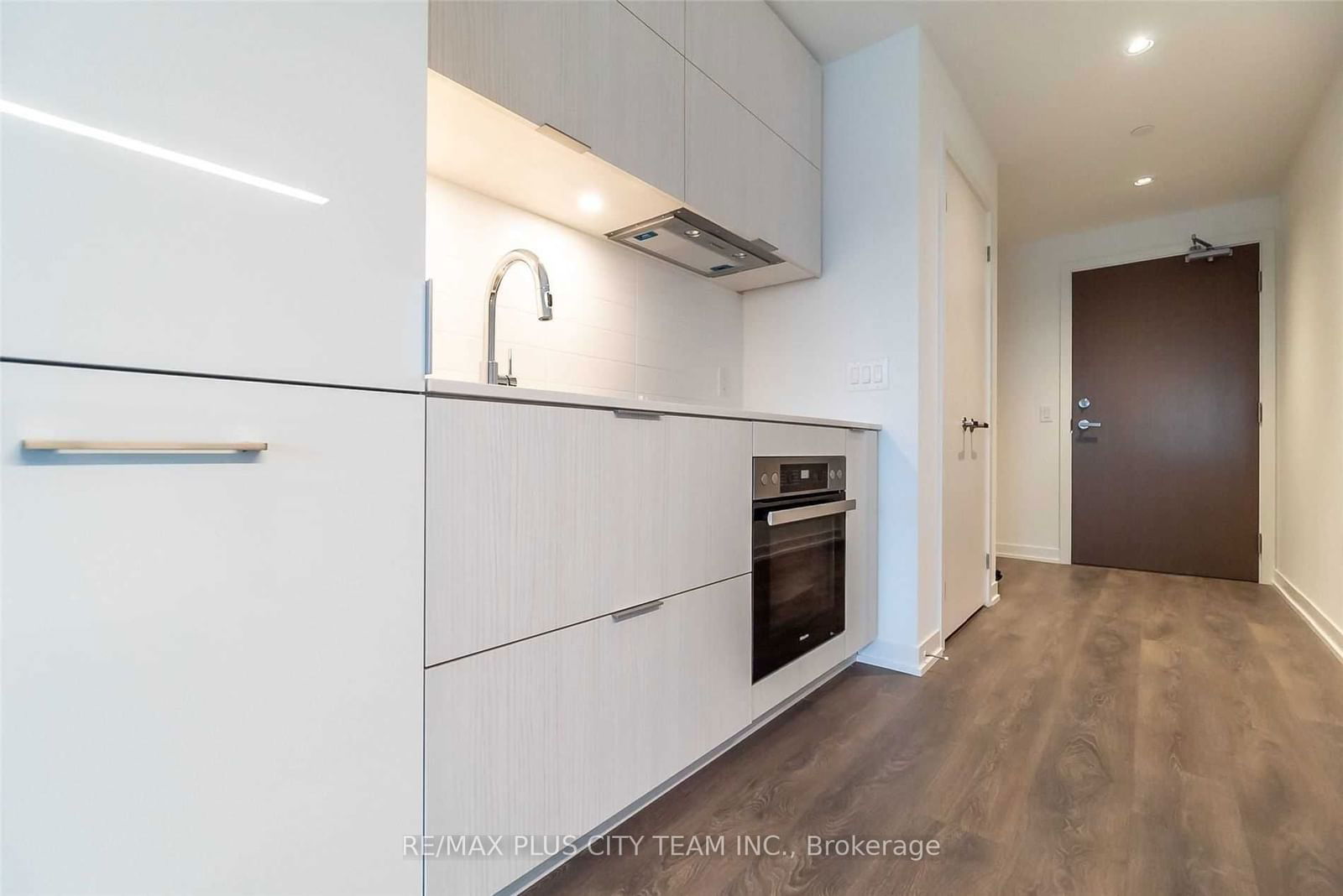 20 Richardson St, unit 2401 for rent - image #8