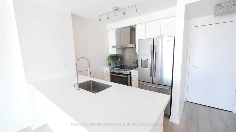 10 Yonge St, unit 2009 for rent - image #1