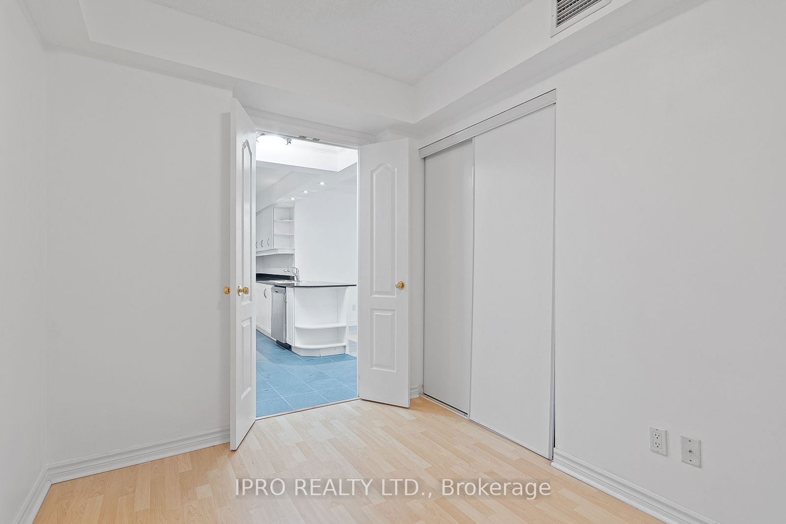 28 William Carson Cres, unit 202 for rent - image #5