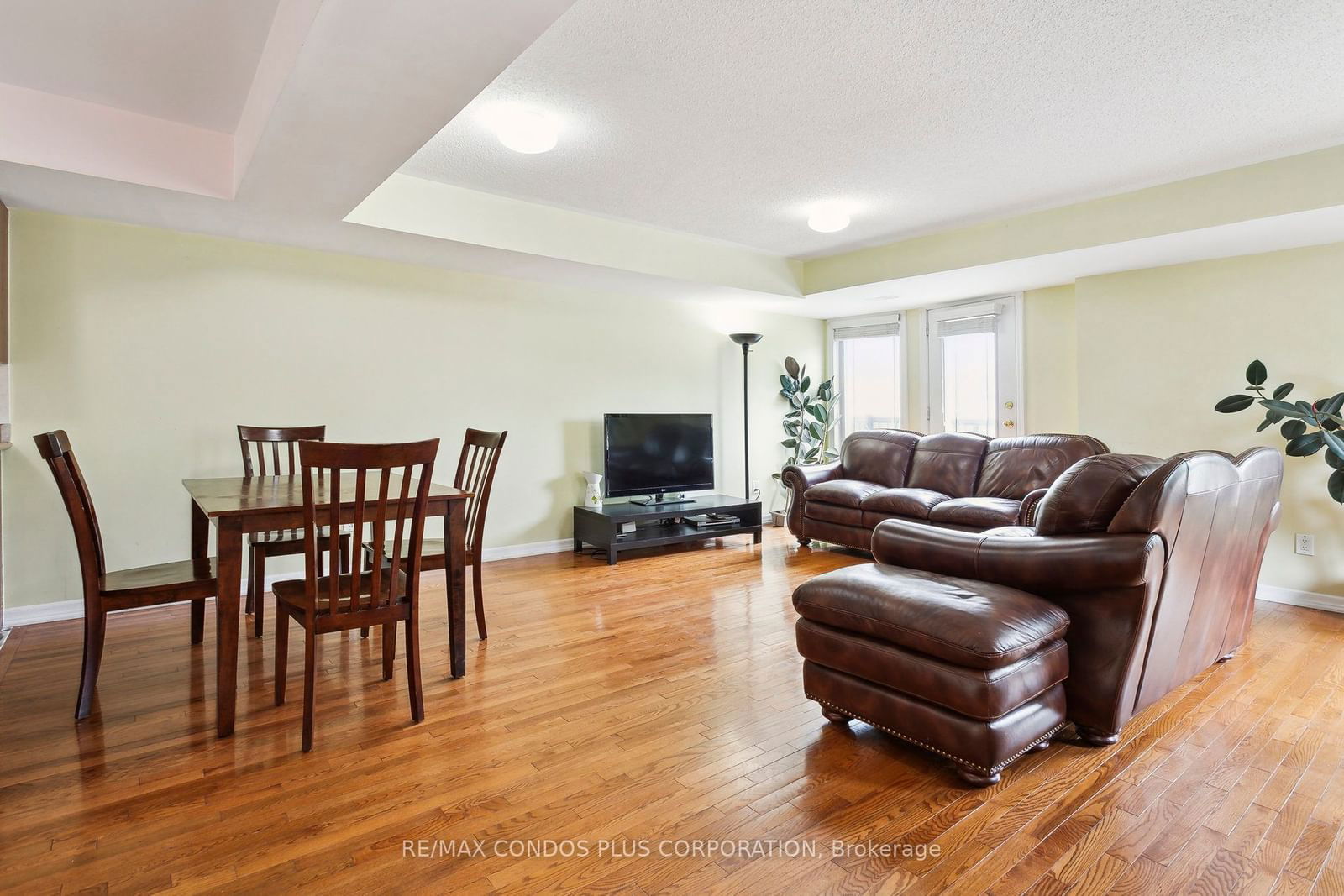 118 Finch Ave W, unit 20 for sale - image #3