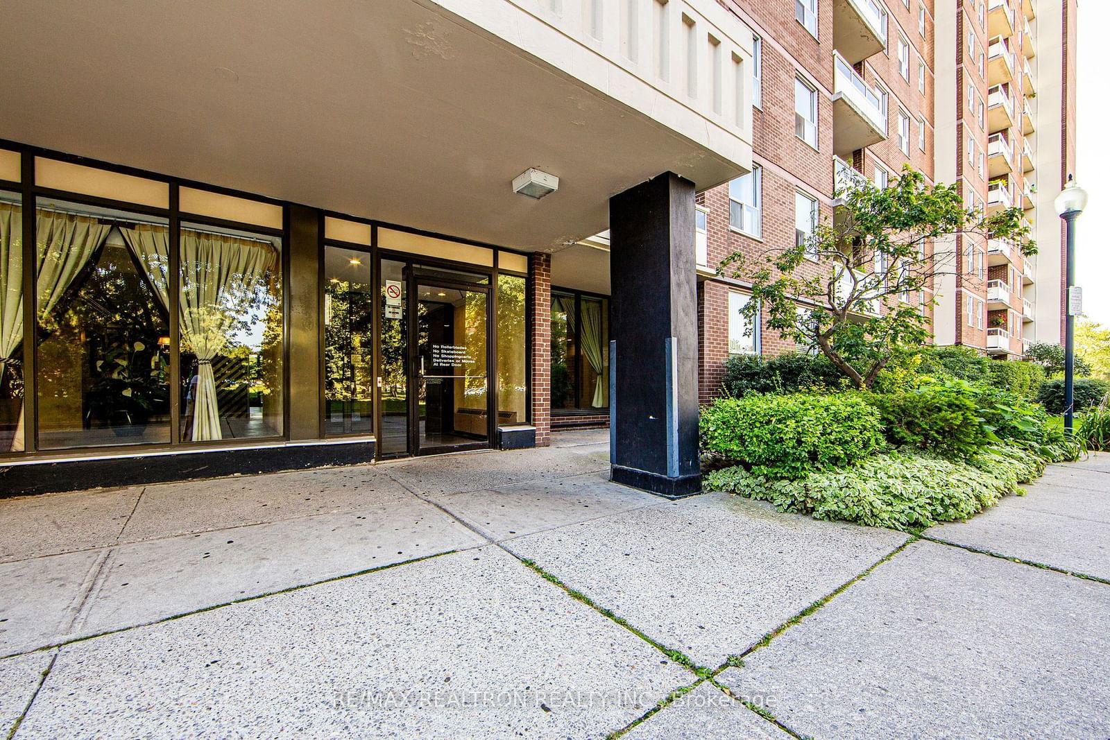 175 Hilda Ave, unit 515 for sale - image #2