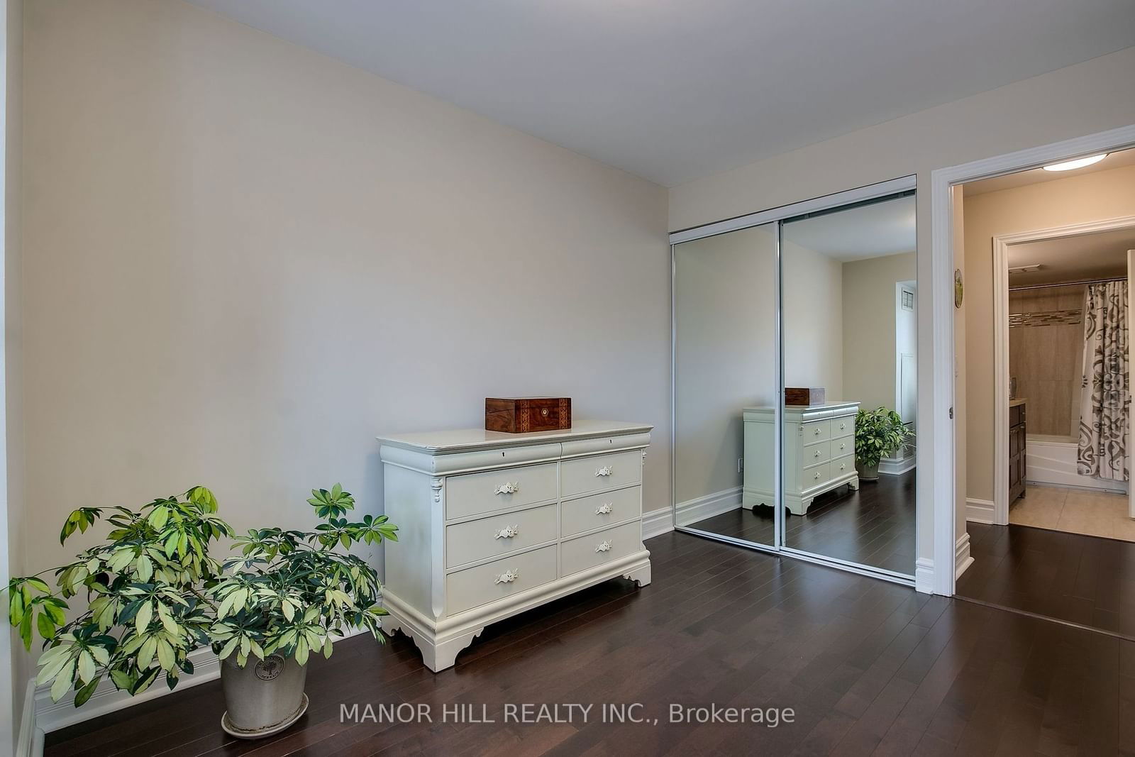 1 Balmoral Ave, unit 322 for sale