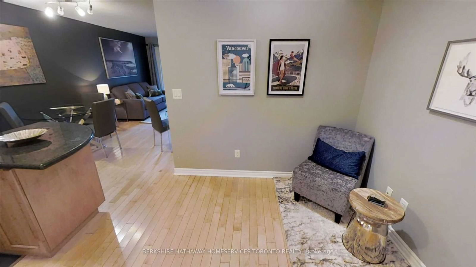 250 Wellington St W, unit 830 for rent - image #6