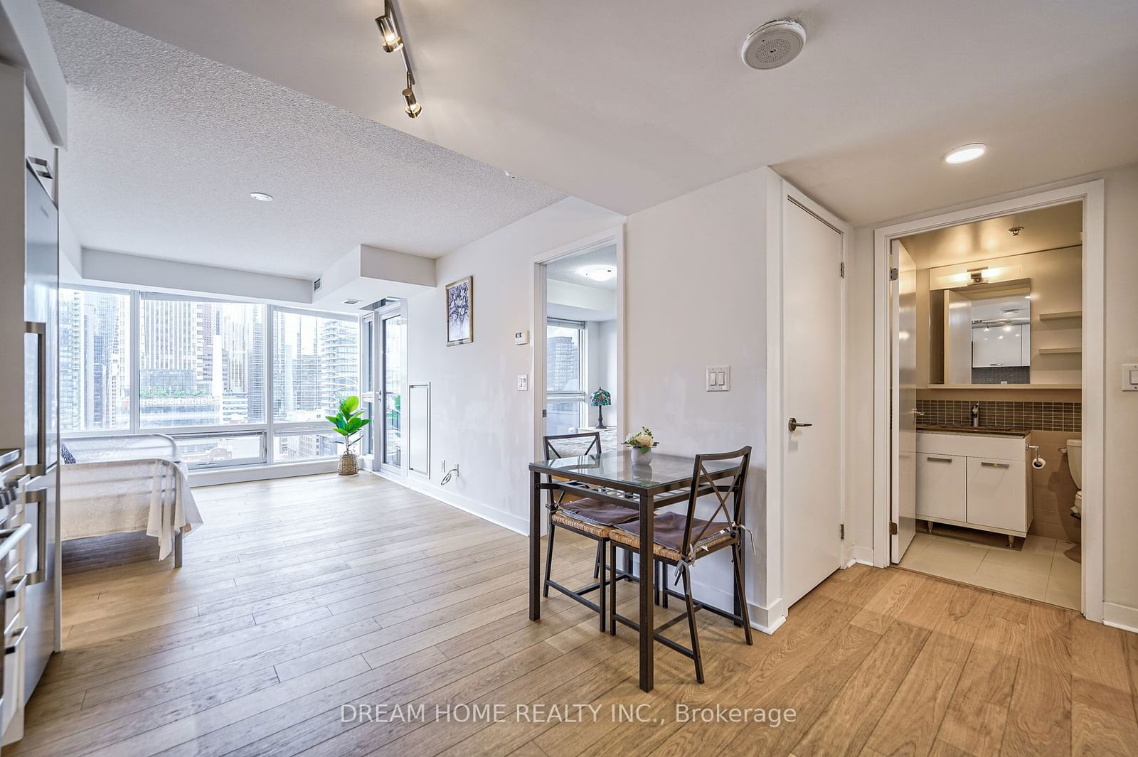 295 Adelaide St W, unit 1505 for sale