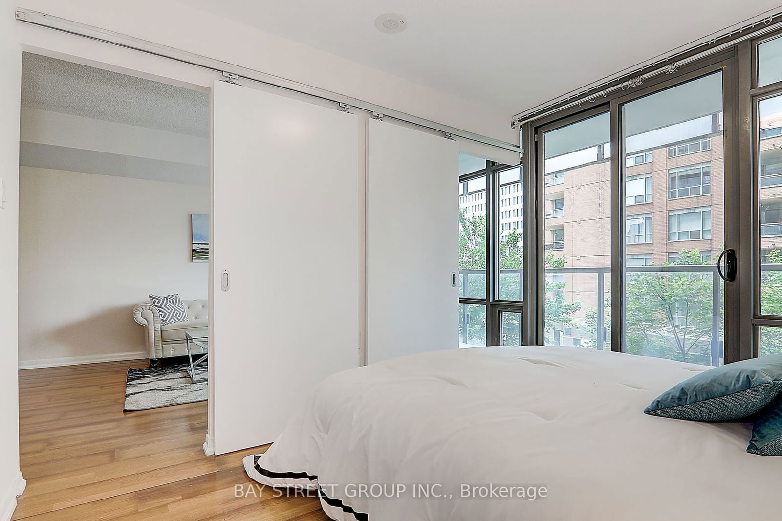 37 Grosvenor St, unit 306 for sale - image #24