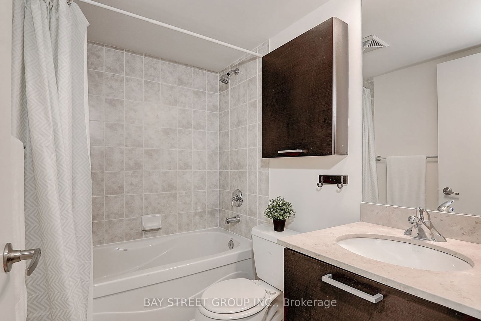 37 Grosvenor St, unit 306 for sale - image #28