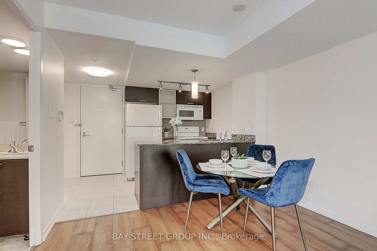 37 Grosvenor St, unit 306 for sale - image #6