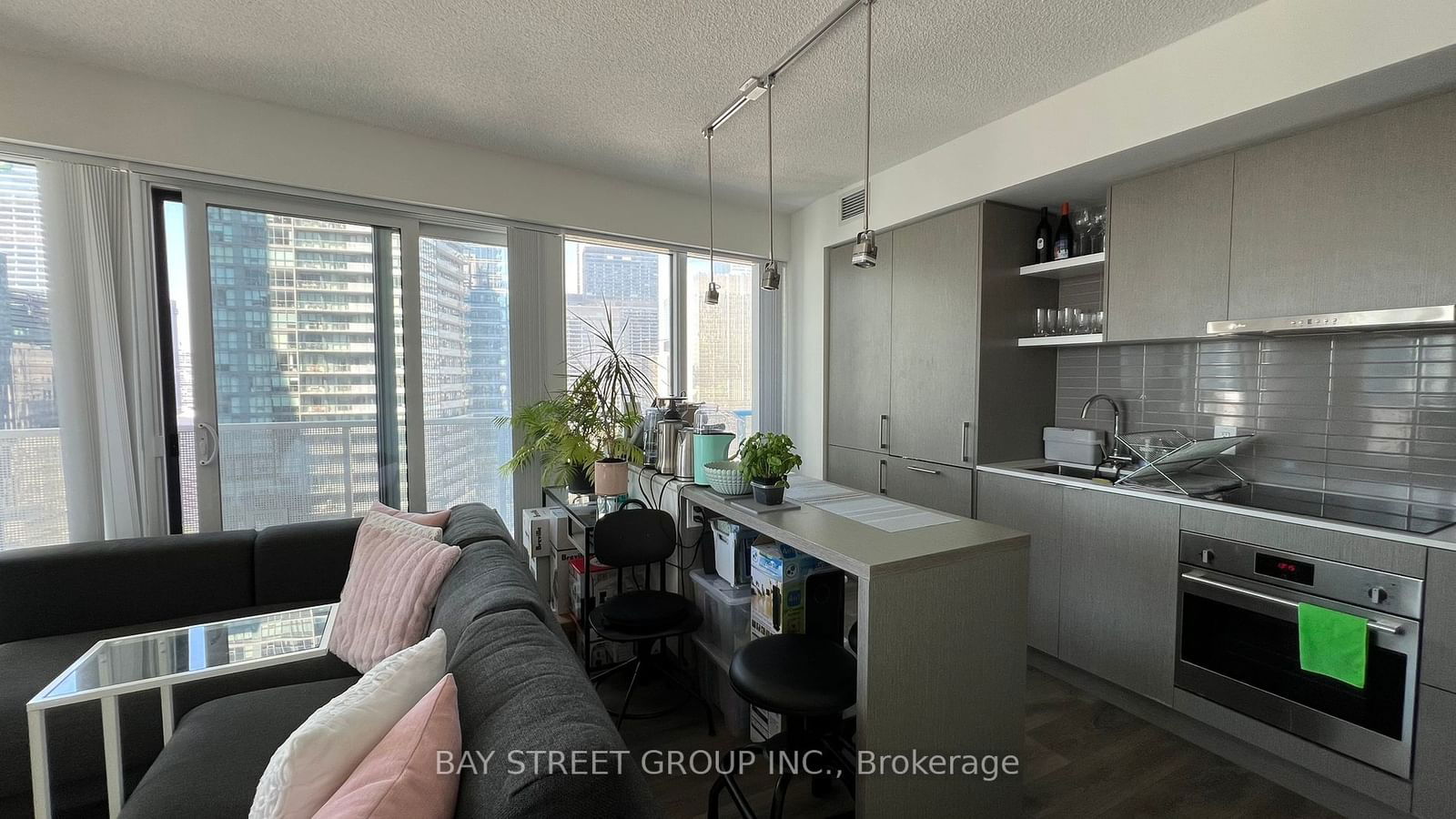 100 Harbour St, unit 3302 for rent