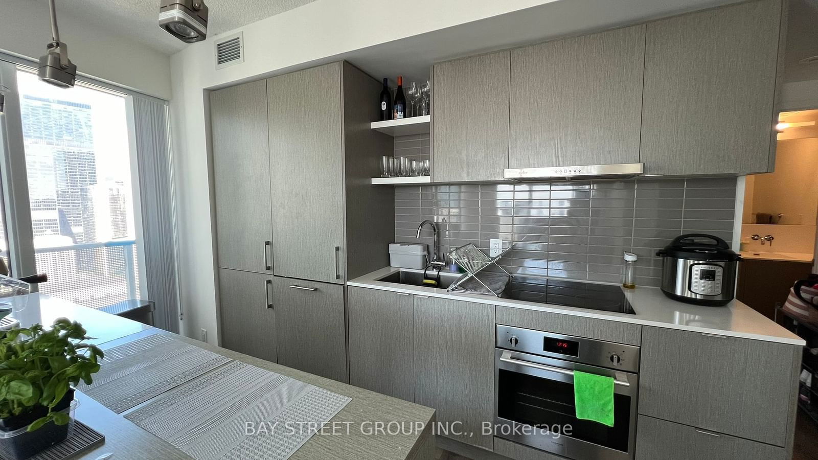 100 Harbour St, unit 3302 for rent