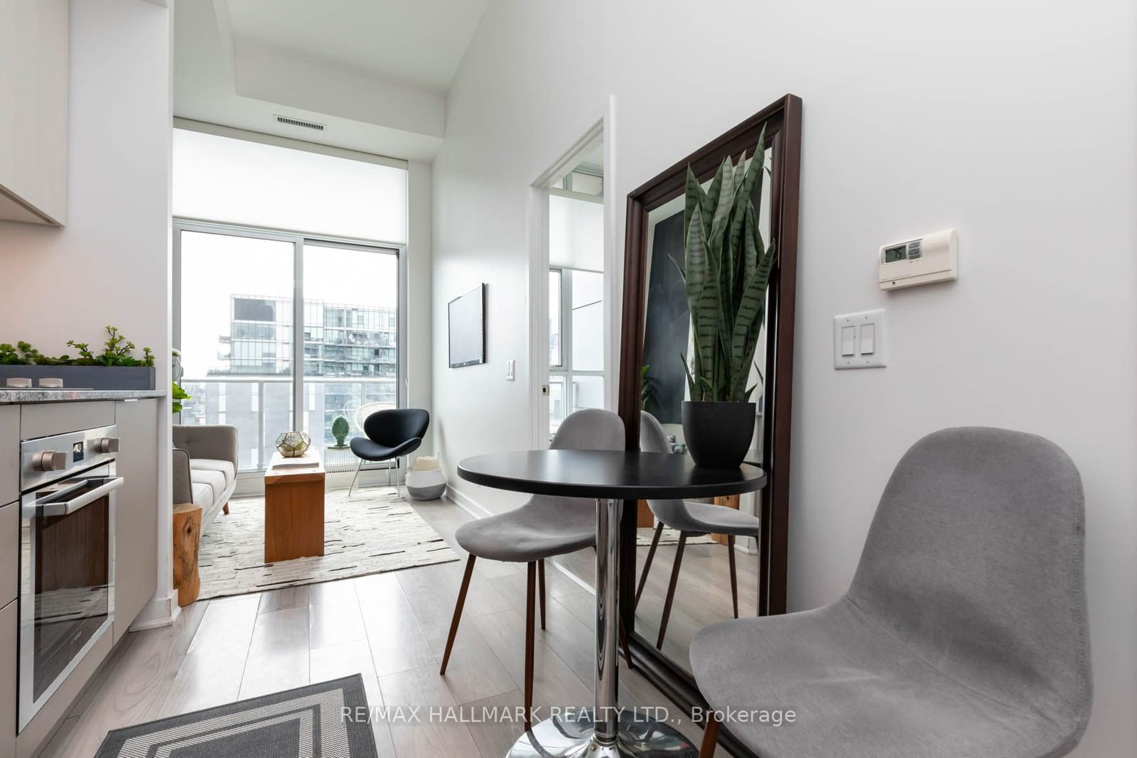 120 Parliament St, unit 1009 for sale