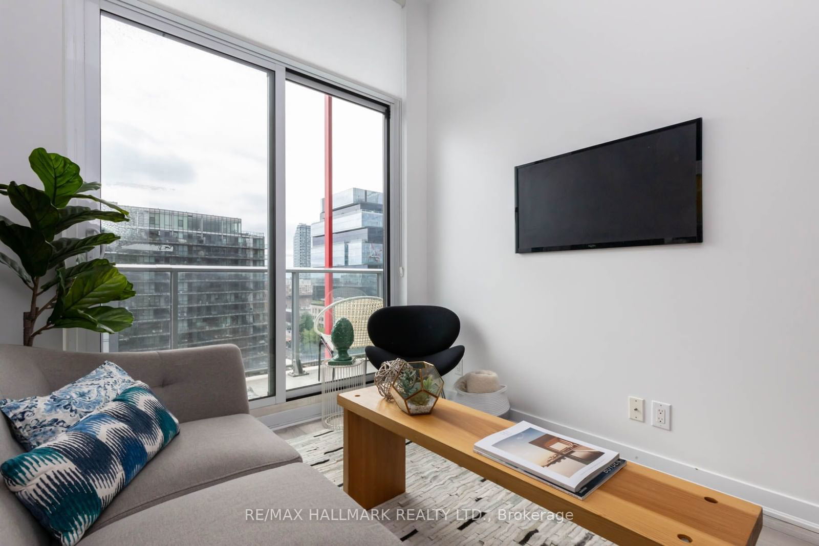 120 Parliament St, unit 1009 for sale