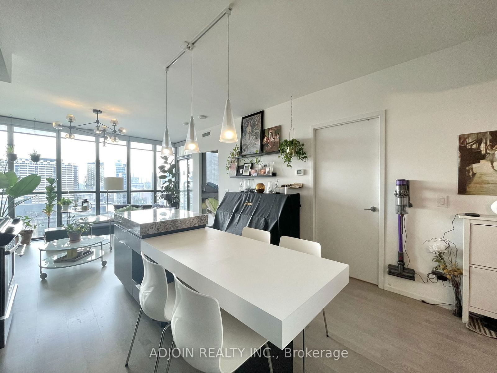 101 Charles St E, unit 1402 for rent - image #7