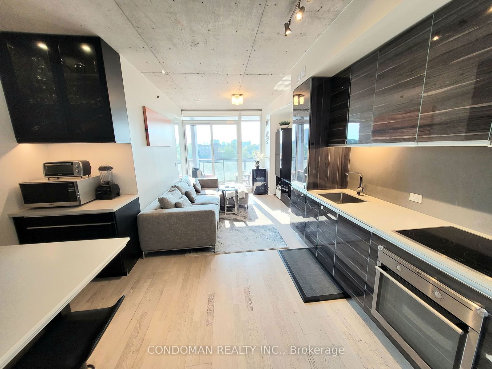 20 Minowan Miikan Lane, unit 618 for rent - image #2