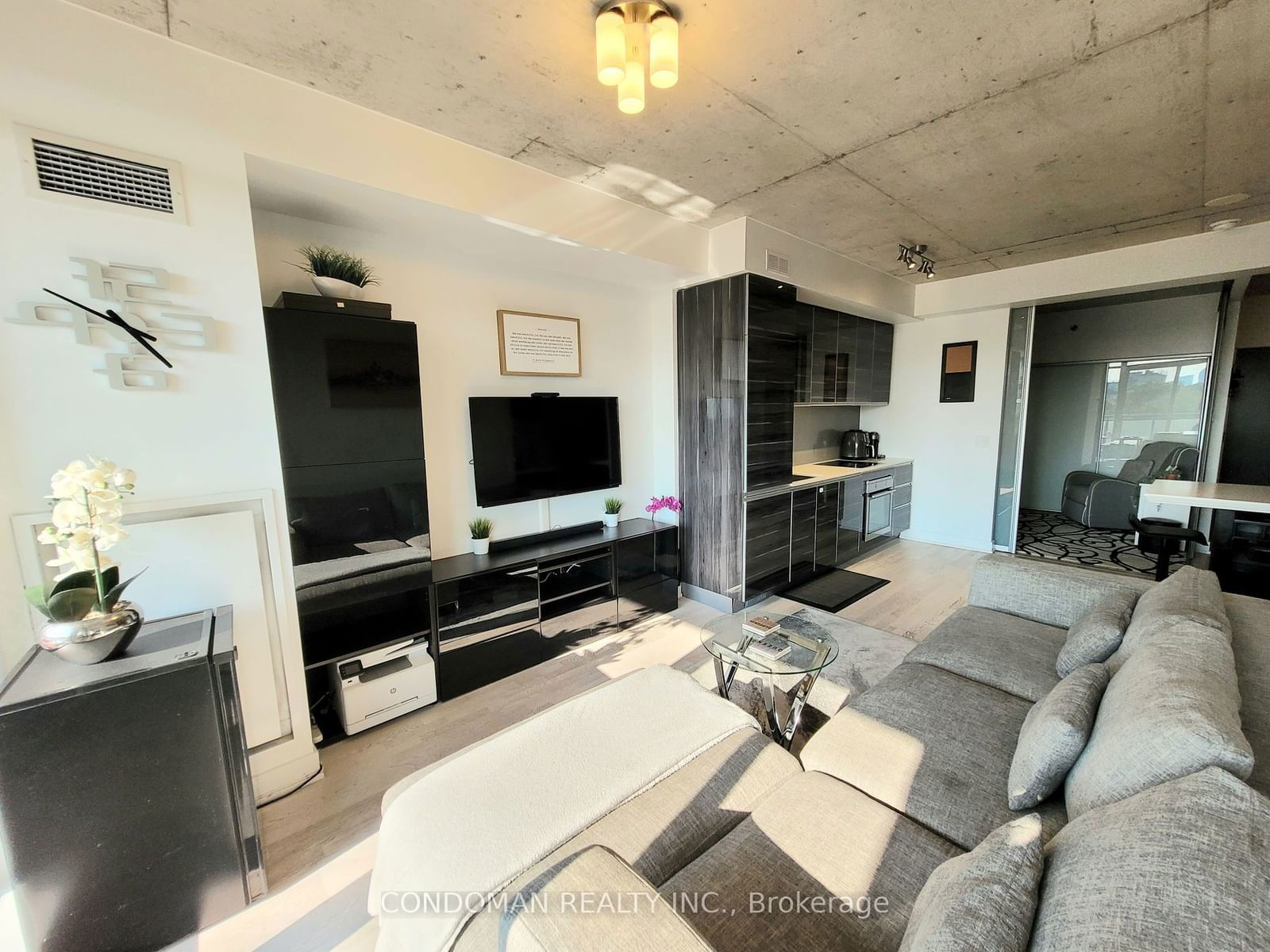 20 Minowan Miikan Lane, unit 618 for rent - image #5