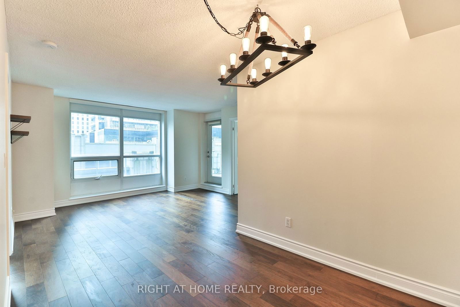 761 Bay St, unit 304 for rent - image #13