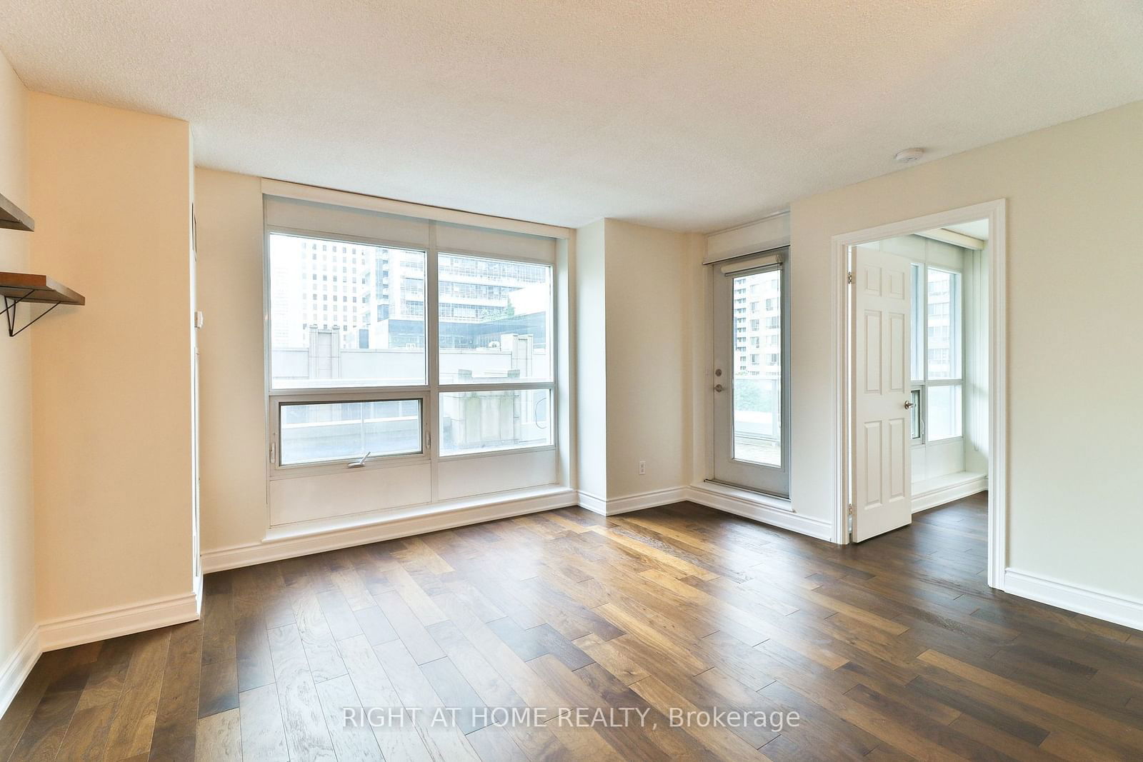 761 Bay St, unit 304 for rent