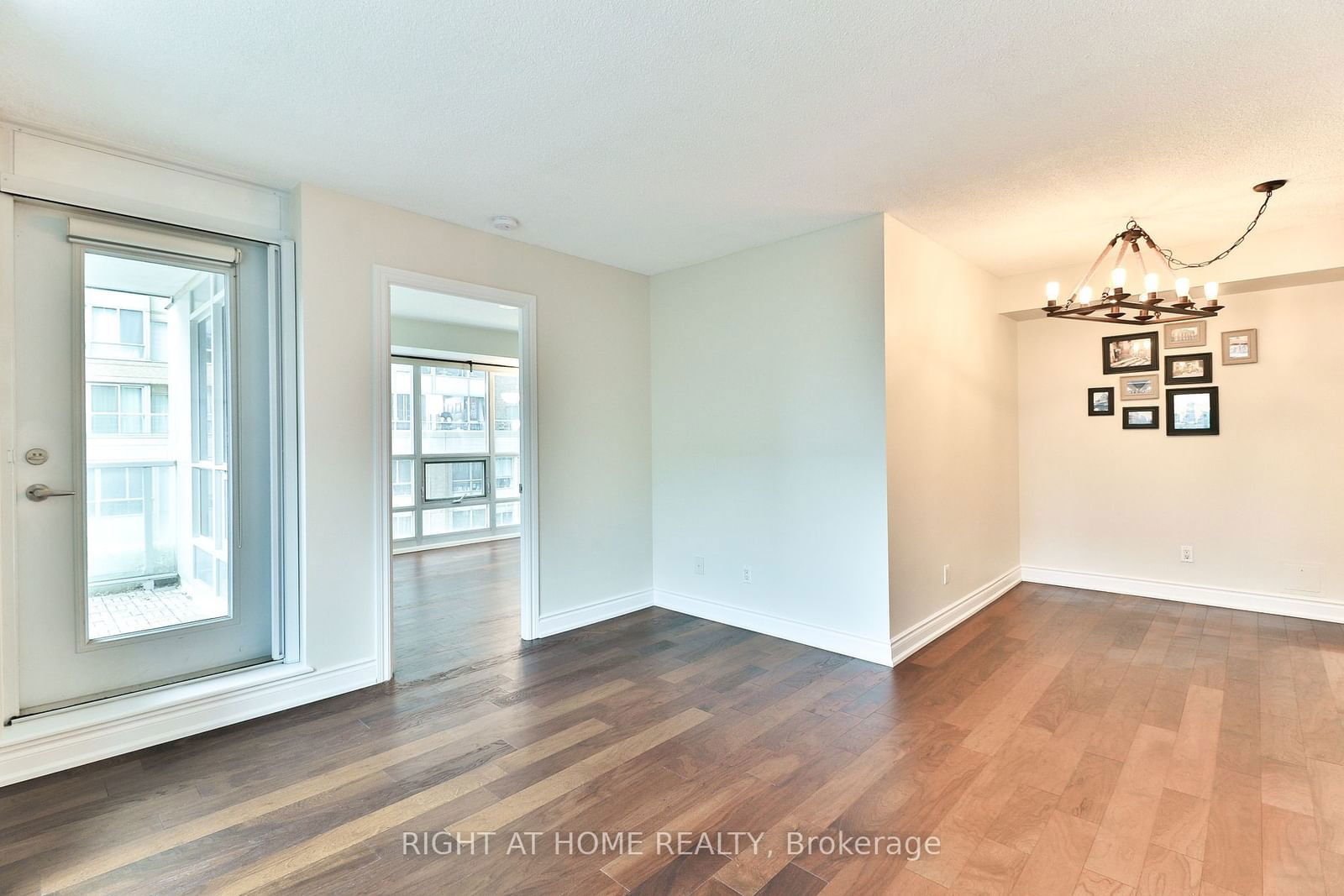 761 Bay St, unit 304 for rent - image #17