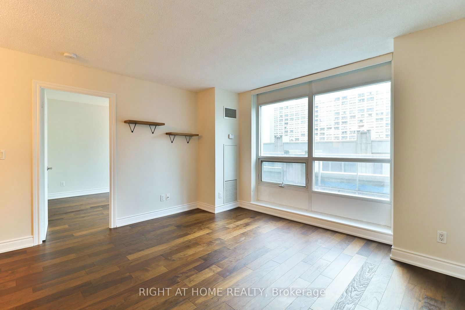 761 Bay St, unit 304 for rent - image #20