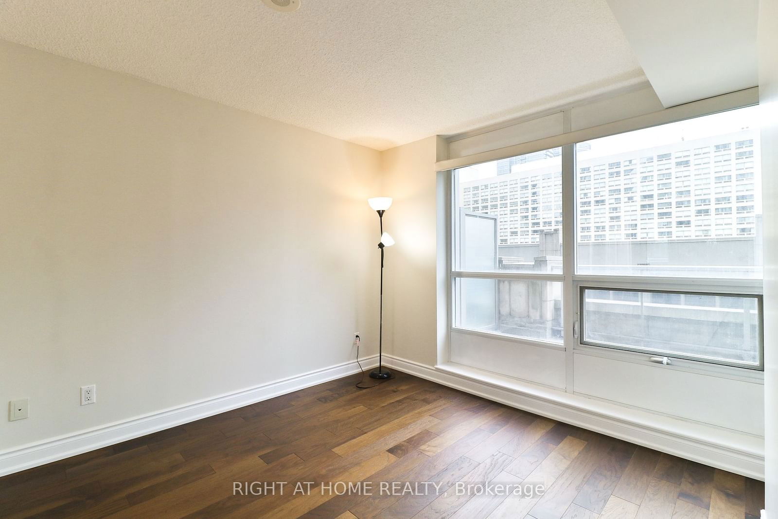 761 Bay St, unit 304 for rent