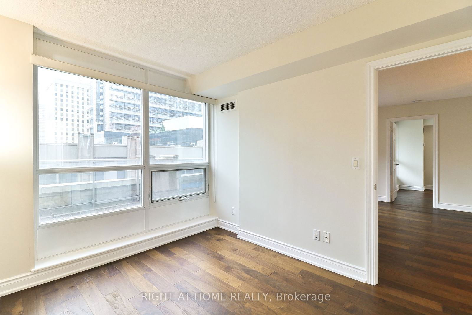 761 Bay St, unit 304 for rent