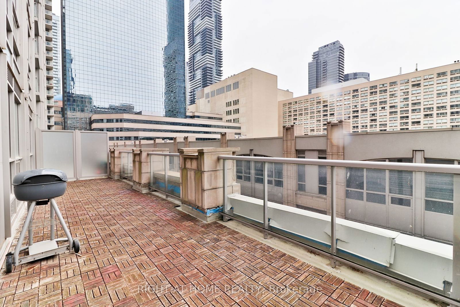 761 Bay St, unit 304 for rent