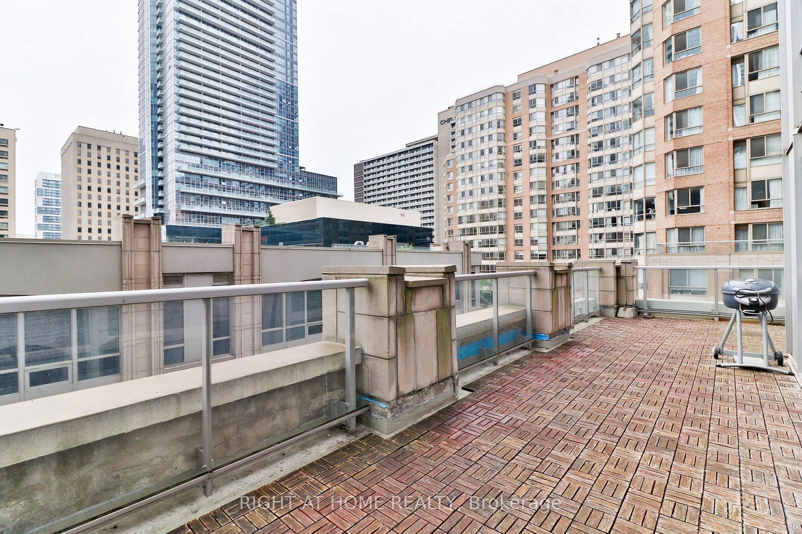 761 Bay St, unit 304 for rent