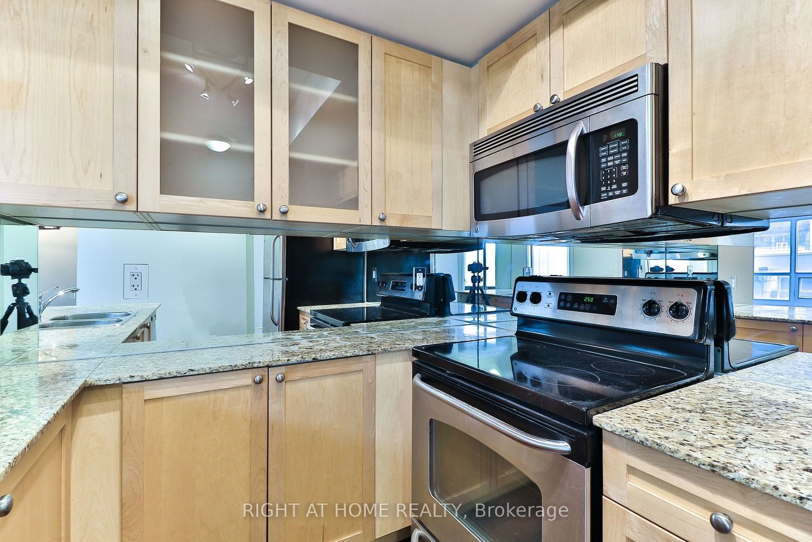 761 Bay St, unit 304 for rent - image #8