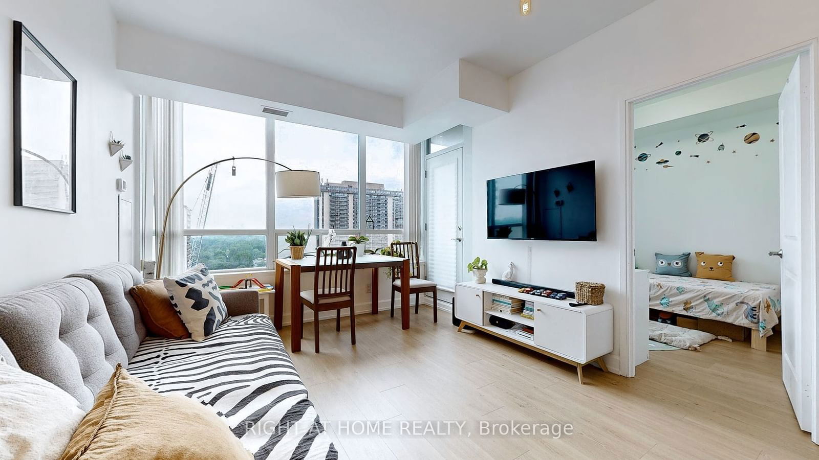 88 Broadway Ave, unit 1701 for sale - image #4