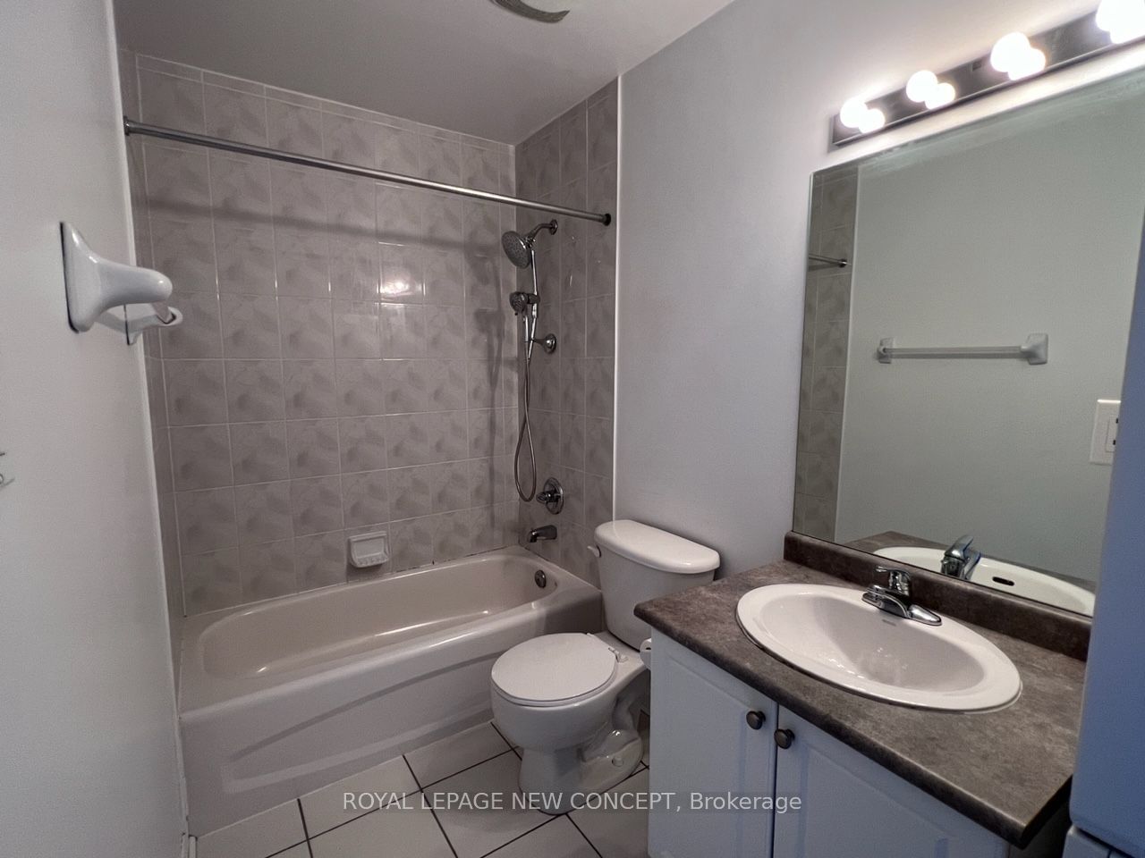 55 Halton St, unit 203 for rent - image #13