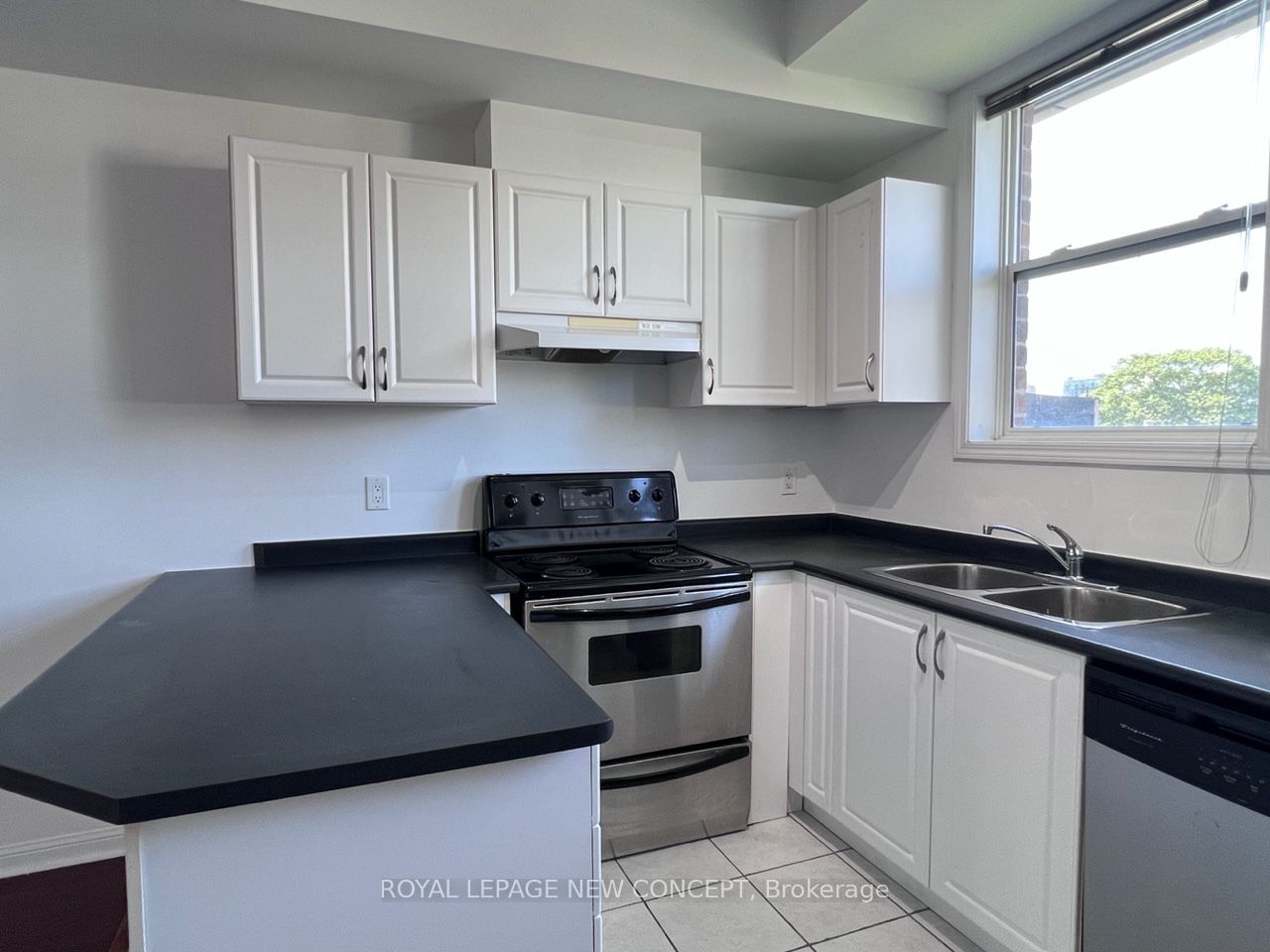 55 Halton St, unit 203 for rent - image #5