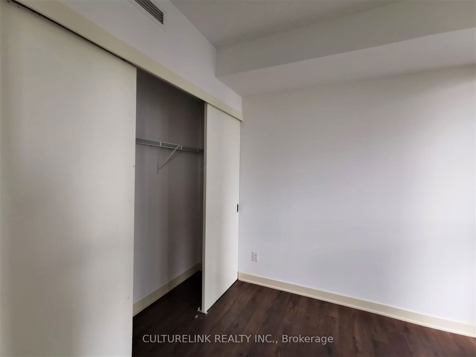 110 Charles St E, unit 2608 for rent