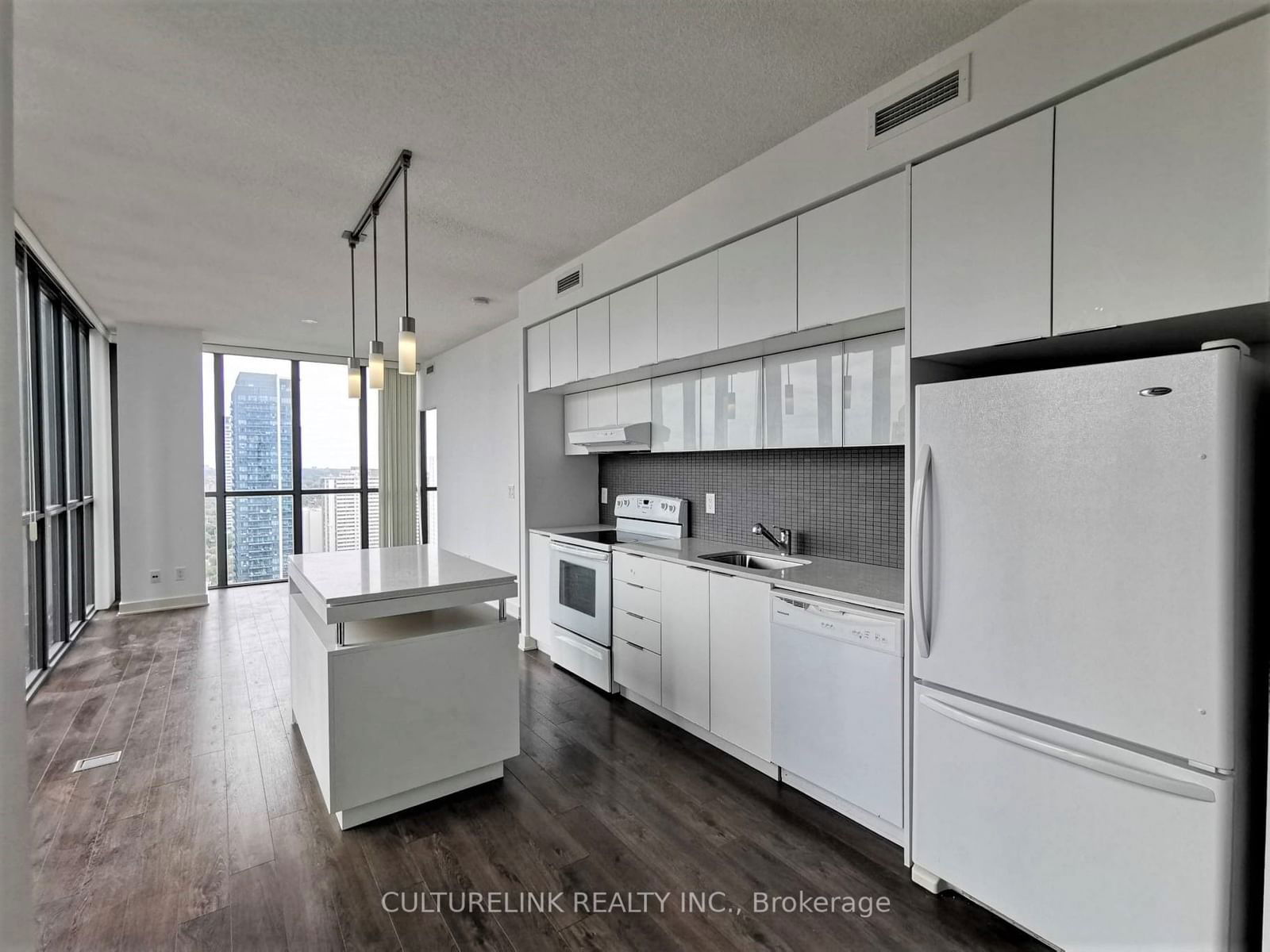 110 Charles St E, unit 2608 for rent - image #3