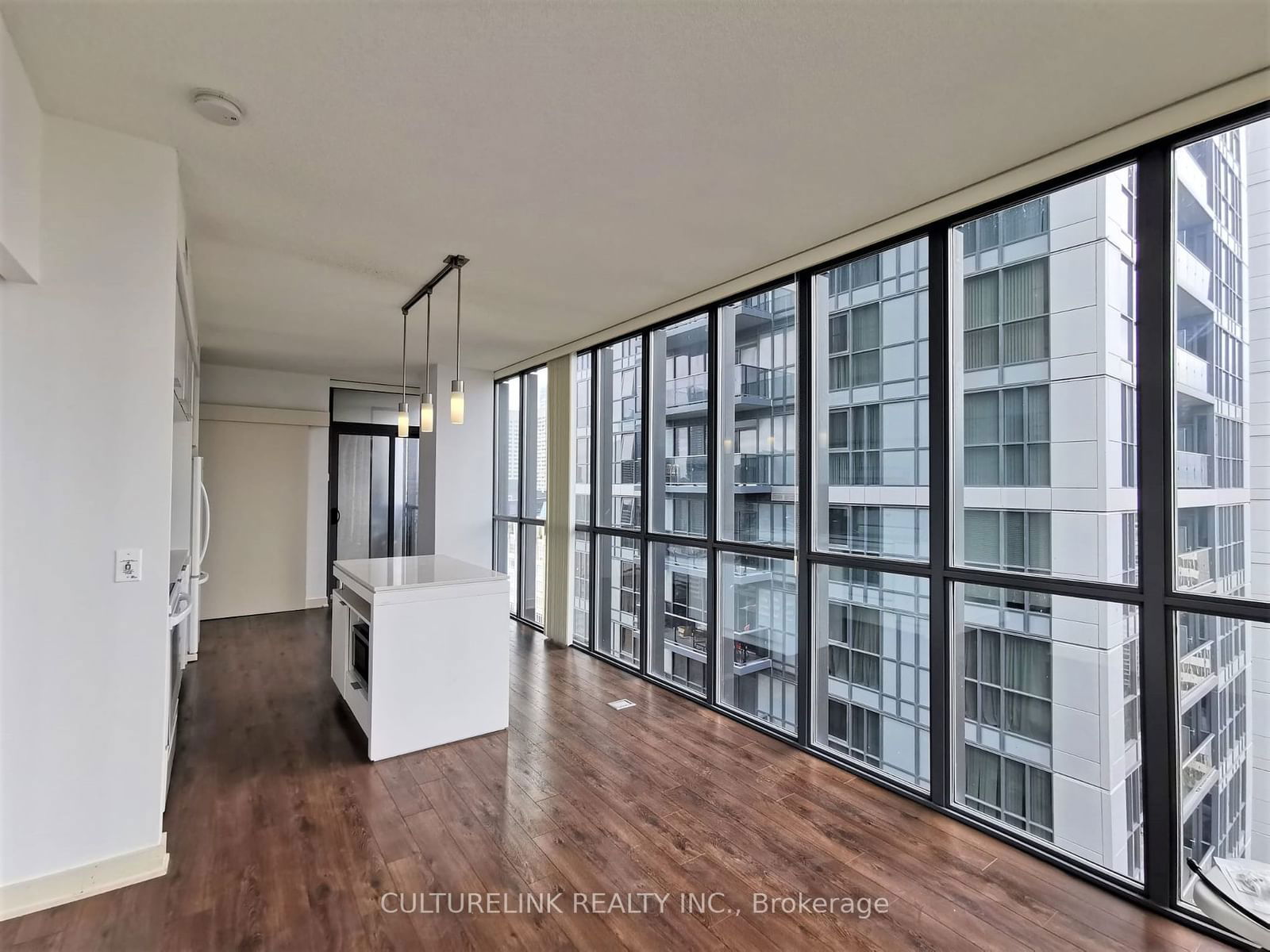 110 Charles St E, unit 2608 for rent