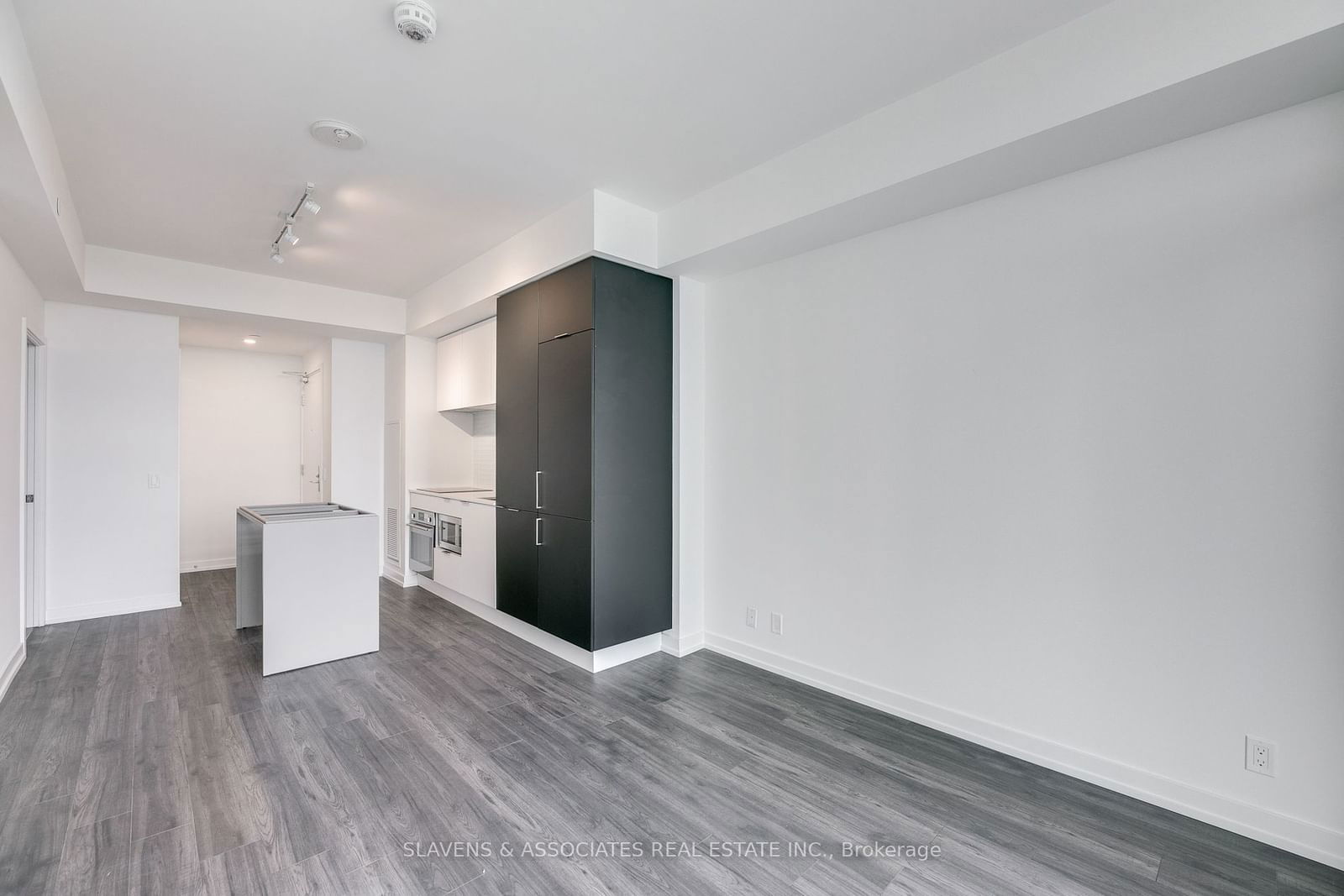 33 Helendale Ave, unit 1813 for rent - image #5