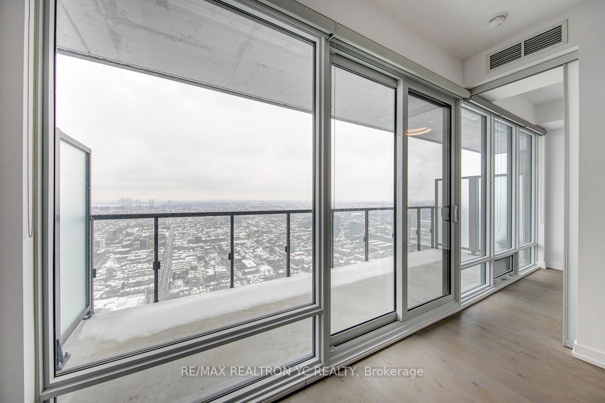 488 University Ave, unit 4012 for rent - image #17