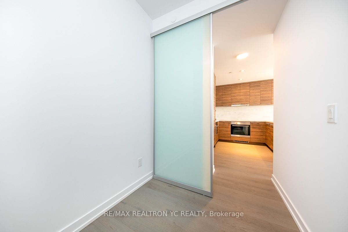 488 University Ave, unit 4012 for rent - image #4